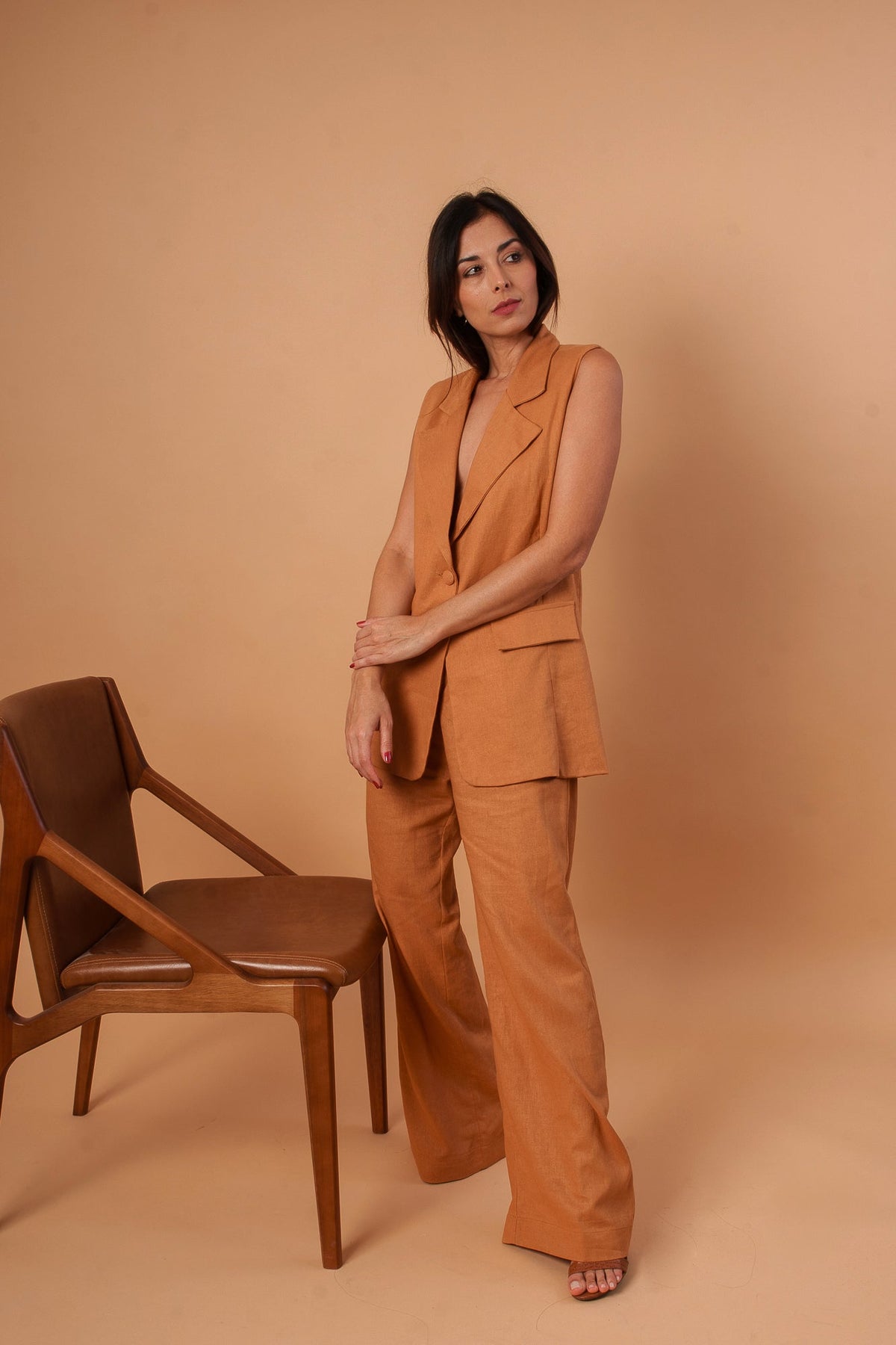Conjunto Colete Canela & Calça Gardênia
